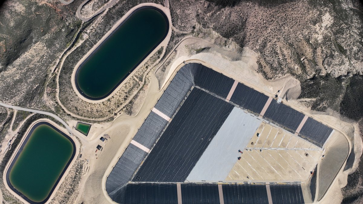Vista aérea de las balsas de la CUCN, pilares claves para la substitencia del campo nijareño.
