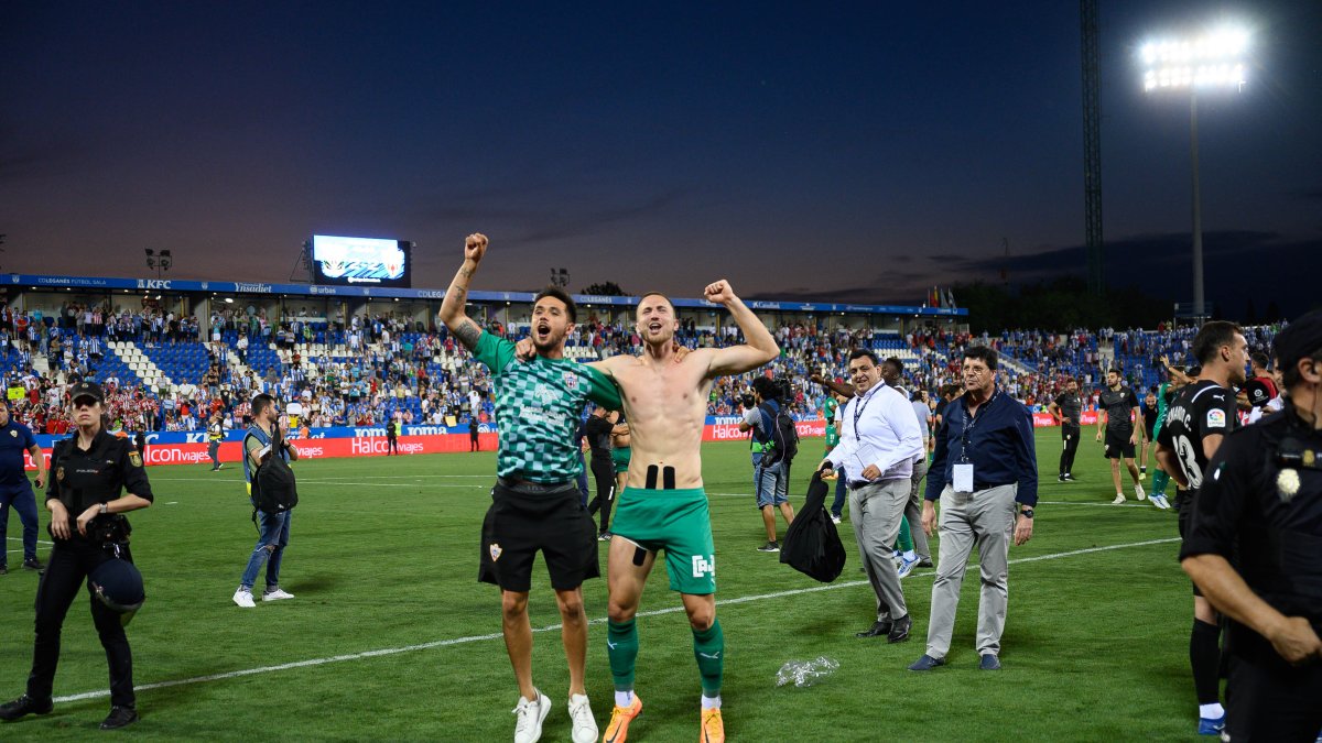 Nelson Monte con Rodrigo Ely celebrando el ascenso a Primera en Butarque.