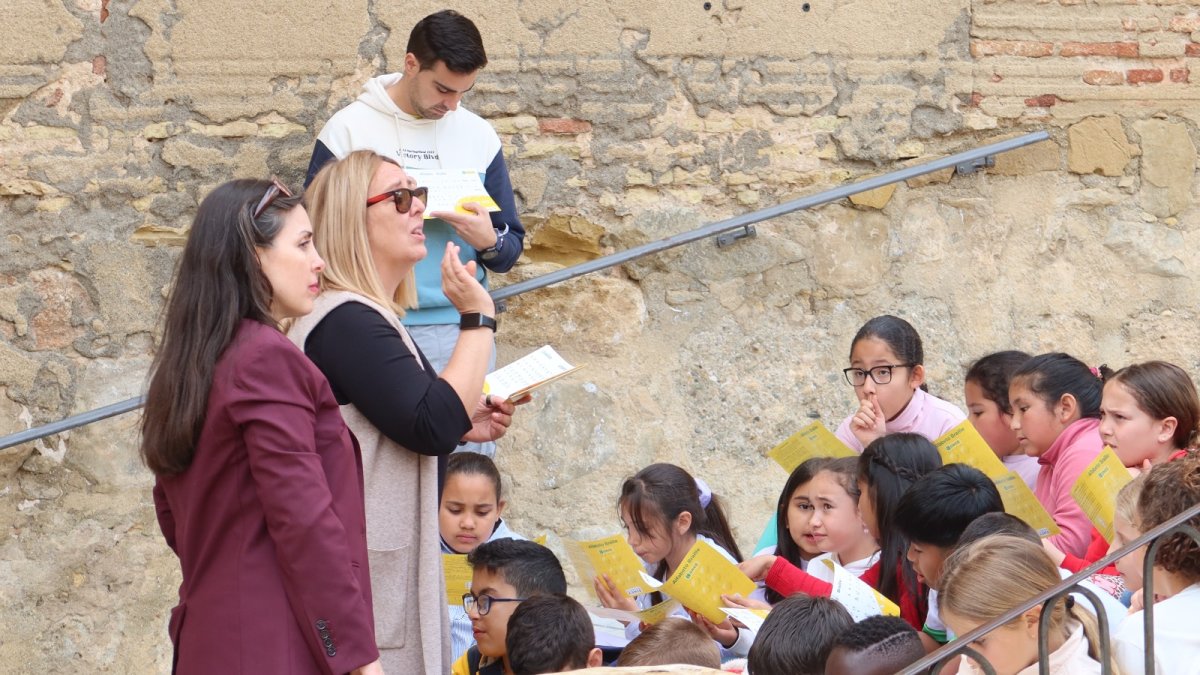 Escolares de Vera participan en las actividades organizadas por la ONCE.