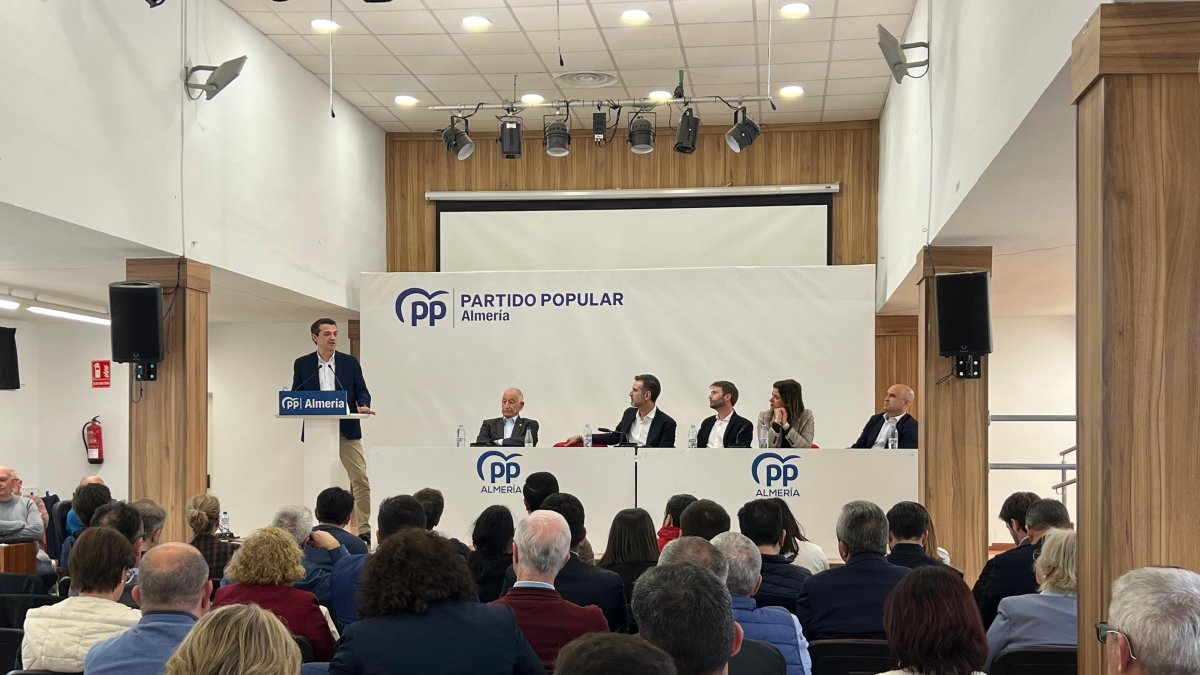 Imagen de la Junta Directiva celebrada en Benahadux.