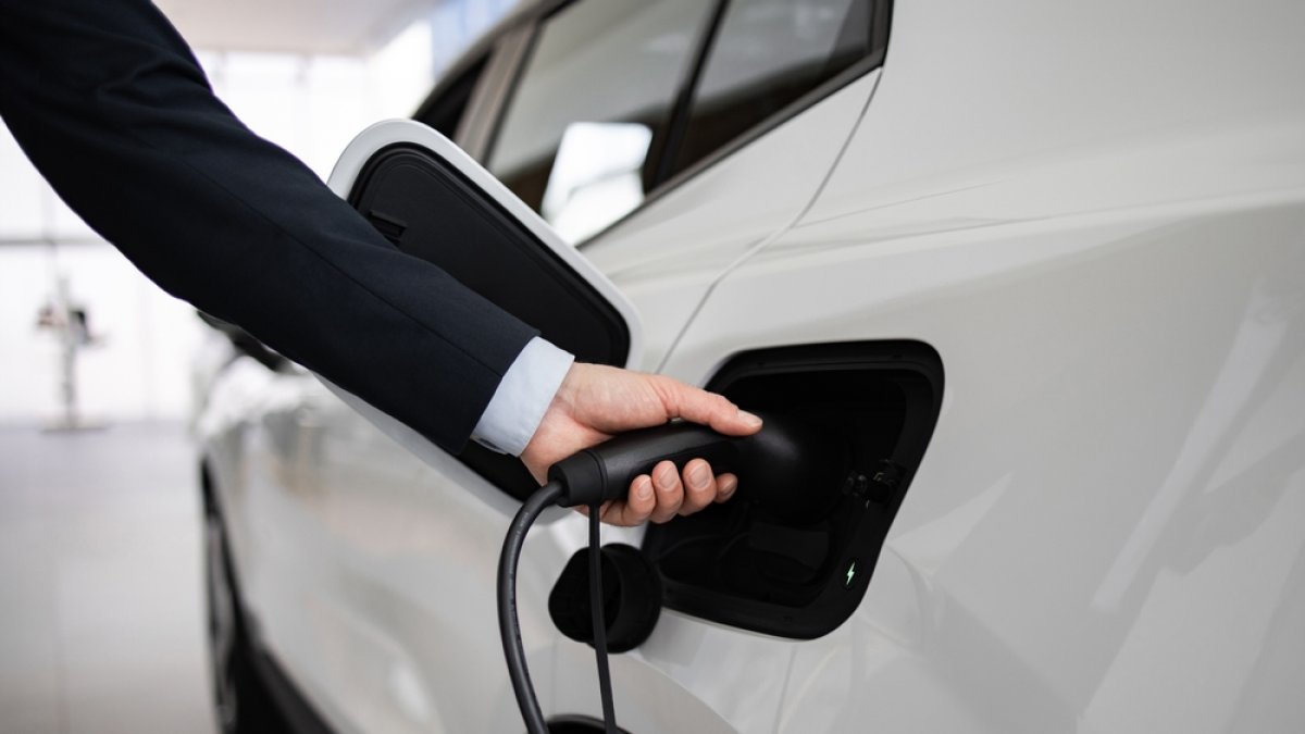 Las tecnologías alternativas (electrificados, híbridos y gas) representan 7 de cada 10 unidades de turismos vendidos