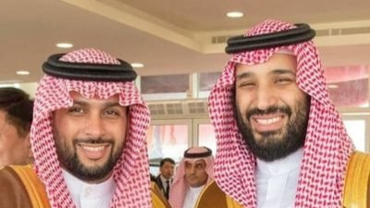 Mohammed Al-Khereiji con el príncipe heredero de Arabia Mohammed bin Salman.