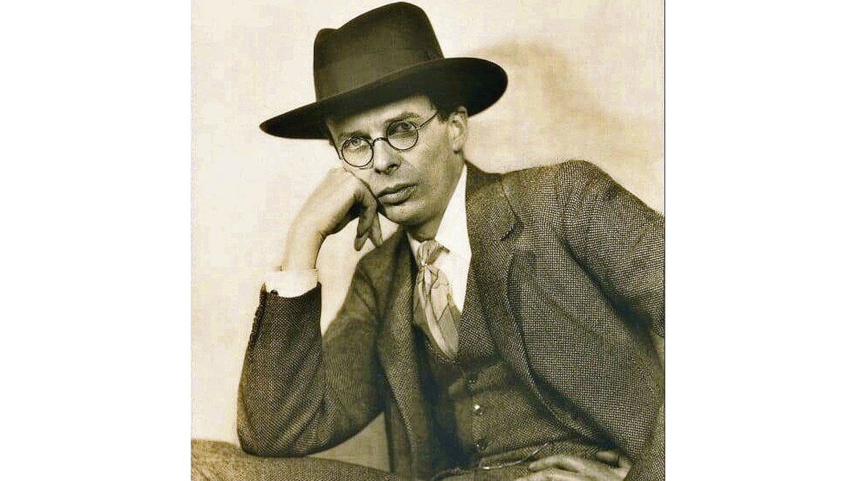 Fotografía de Aldous Huxley en su madurez, cuando residía en Los Angeles, que le envió al profesor almeriense Arturo Medina en 1957.