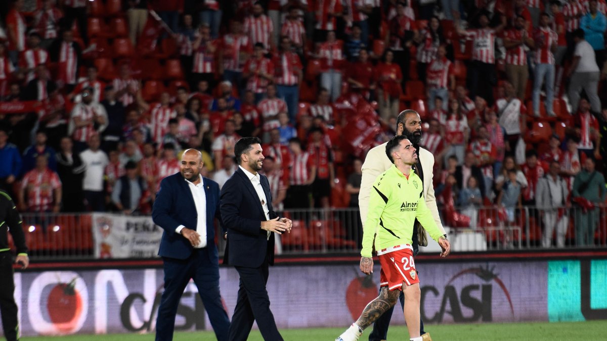 El presidente del Almería celebrando un triunfo de Primera.