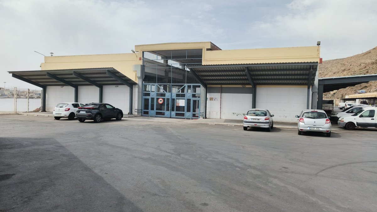 Imagen de la nave cedida para la atención de inmigrantes