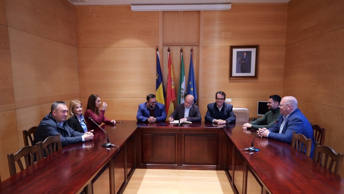 Imagen de archivo de una visita del presidente de la Diputación de Almería.