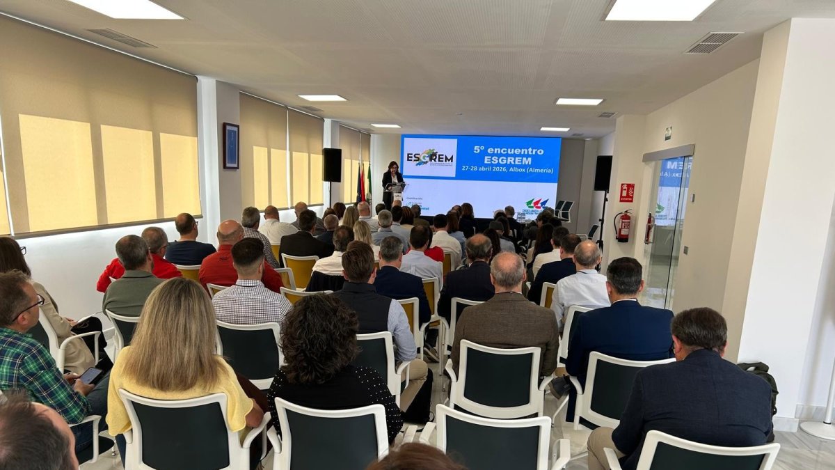 La directora general de Sostenibilidad Ambiental y Economía Circular de la Junta de Andalucía, Carmen Jiménez, durante su intervención en el V Encuentro Esgrem celebrado en Albox (Almería).