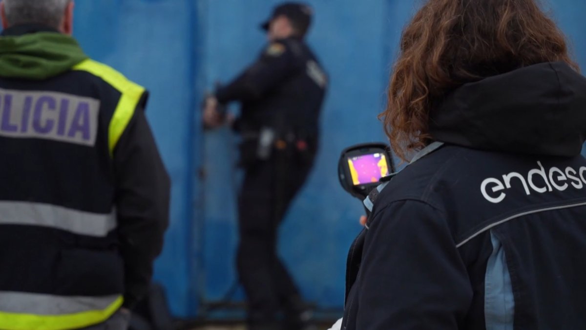 Imagen durante una intervención de Endesa con la Policía Nacional.