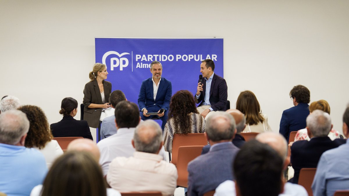 El vicesecretario de Economía del Partido Popular, Juan Bravo, participa en un acto con empresarios en Vera (Almería).