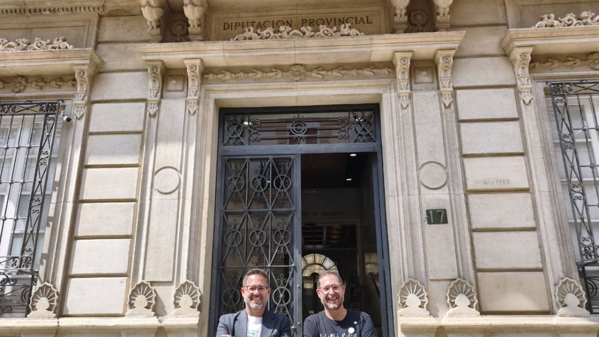 El portavoz y candidato de Adelante Andalucía a la Presidencia de la Junta, José Ignacio García, junto al candidato de la formación por Almería, Diego Crespo.