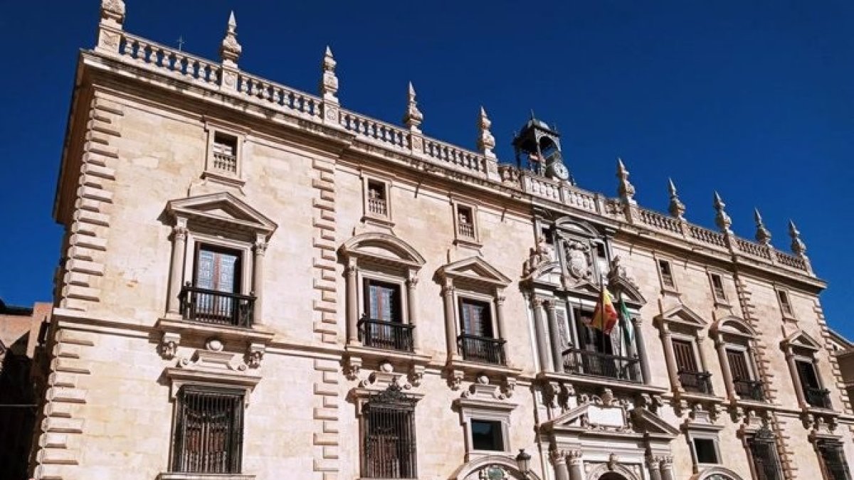 Archivo - Fachada del TSJA, en Granada.