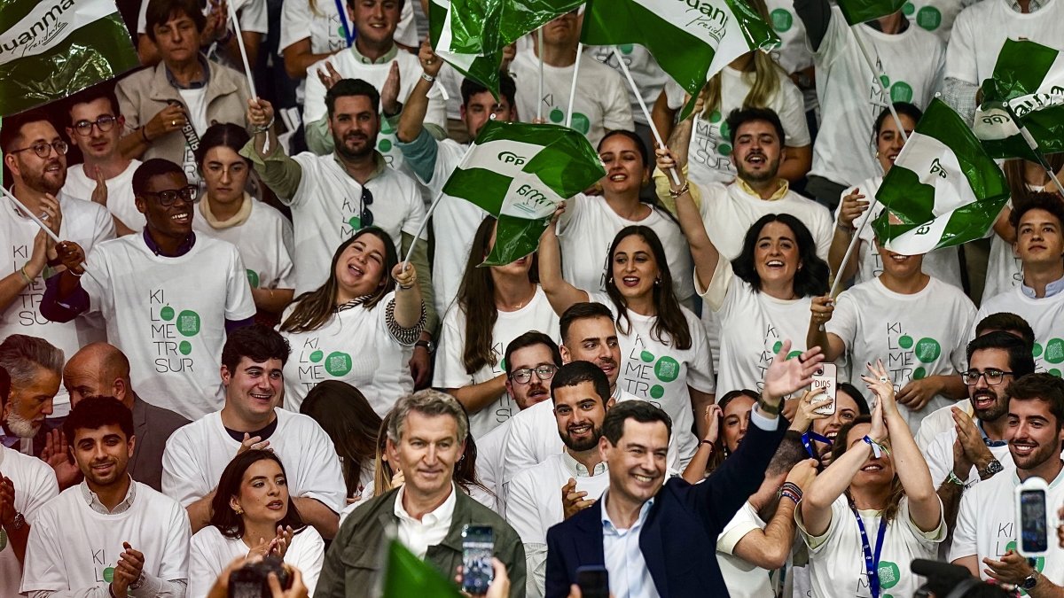 El presidente del PP de Andalucía y candidato a la reelección de la Presidencia de la Junta, Juanma Moreno, durante un acto de campaña. a 10 de mayo de 2026 en Málaga (Andalucía, España).