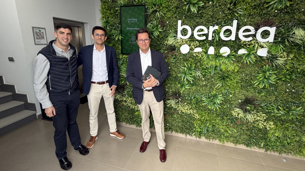 Góngora ha destacado la importancia de contar con empresas como Berdea, que representan el relevo generacional y el compromiso con la sostenibilidad, innovación, digitalización y diferenciación