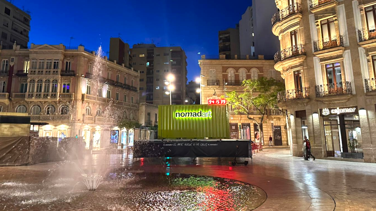 El contenedor de NomadArt en la Puerta de Purchena.
