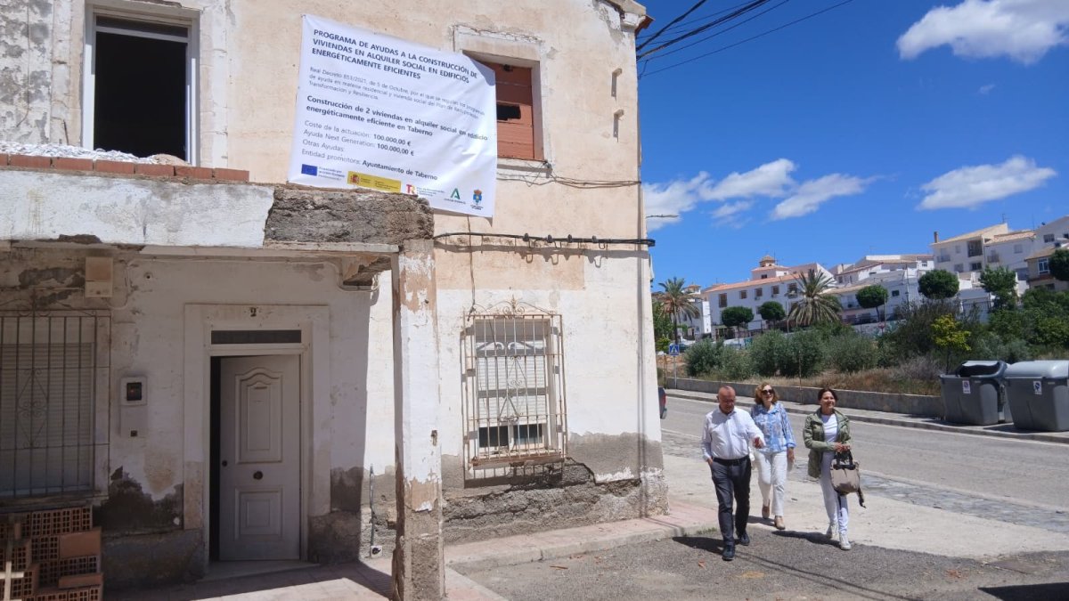 La delegada de Fomento visita en Taberno las obras
