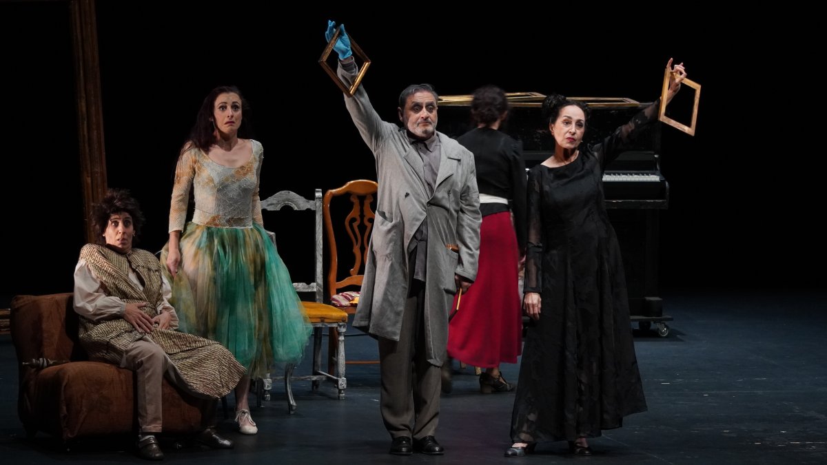 Una escena de ‘El rey se muere’, dentro de la programación del Festival Internacional de Teatro de El Ejido.