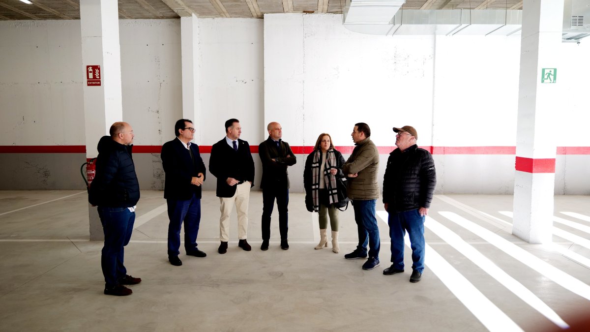 Fotografía de archivo de la inauguración de un parking en Macael.