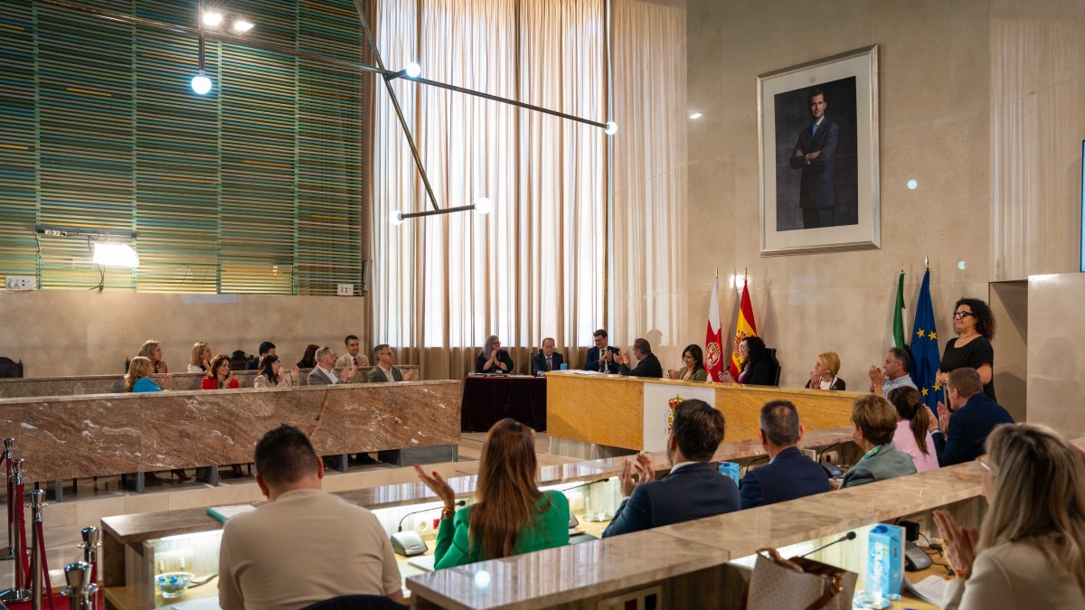 Momento de la despedida del actual secretario general del Ayuntamiento de Almería
