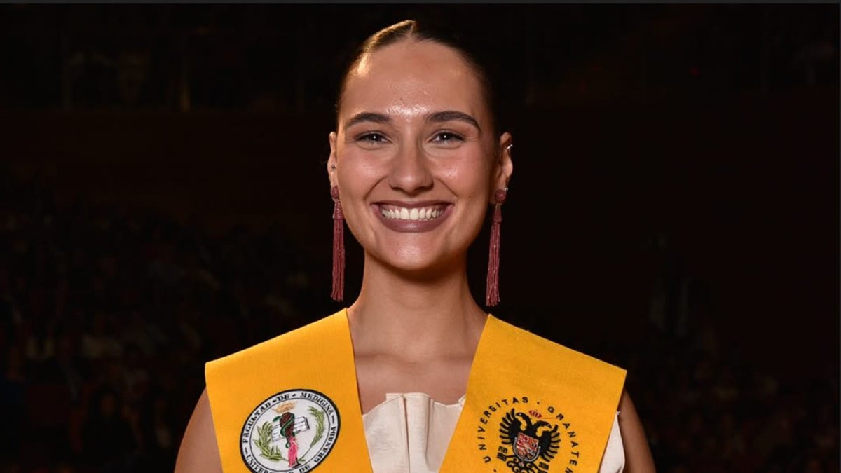María así de feliz el día de su graduación en Medicina.