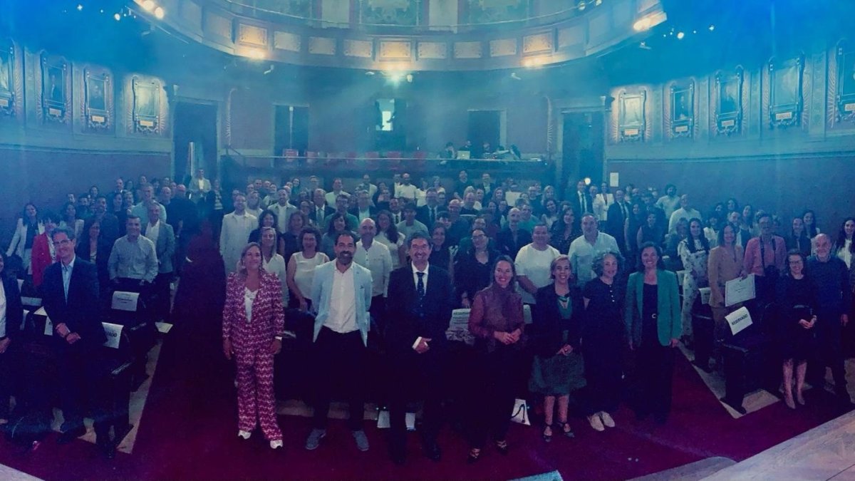 Foto de familia de los premiados.