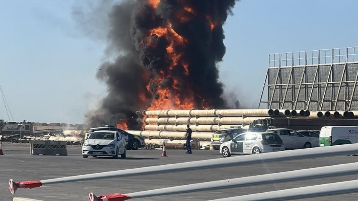 Incendio en el Puerto de Almería.