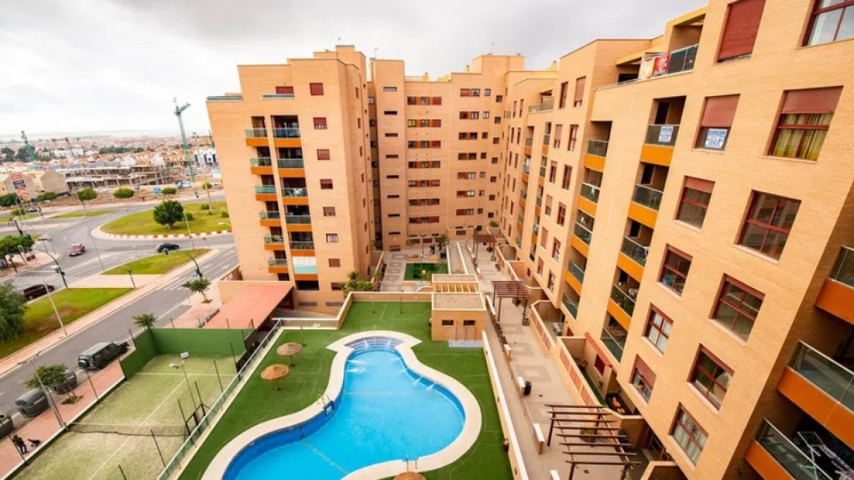 Piso en venta junto al CC Torrecárdenas.