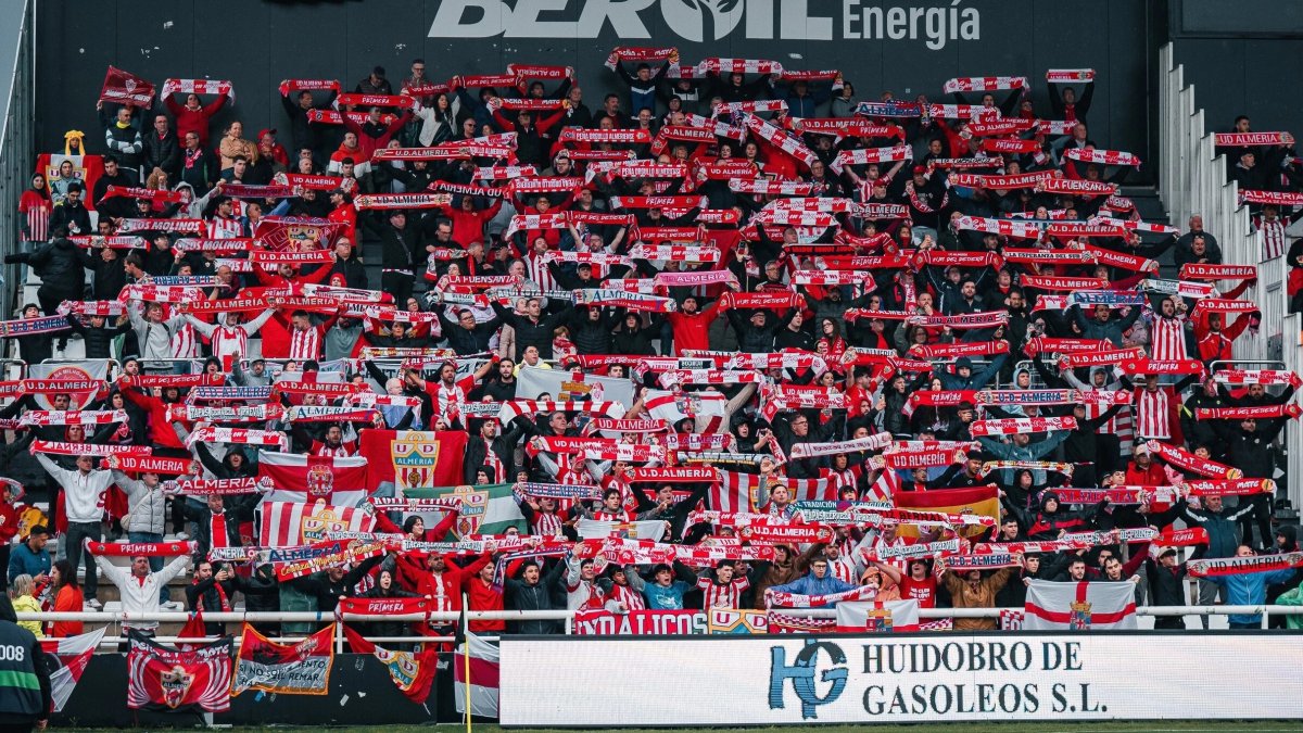 La afición del Almería ya llenó el sector visitante de El Plantío, en Burgos, en el anterior desplazamiento de Liga.