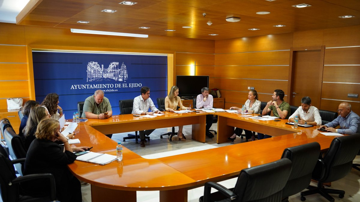 Junta de Gobierno en El Ejido.