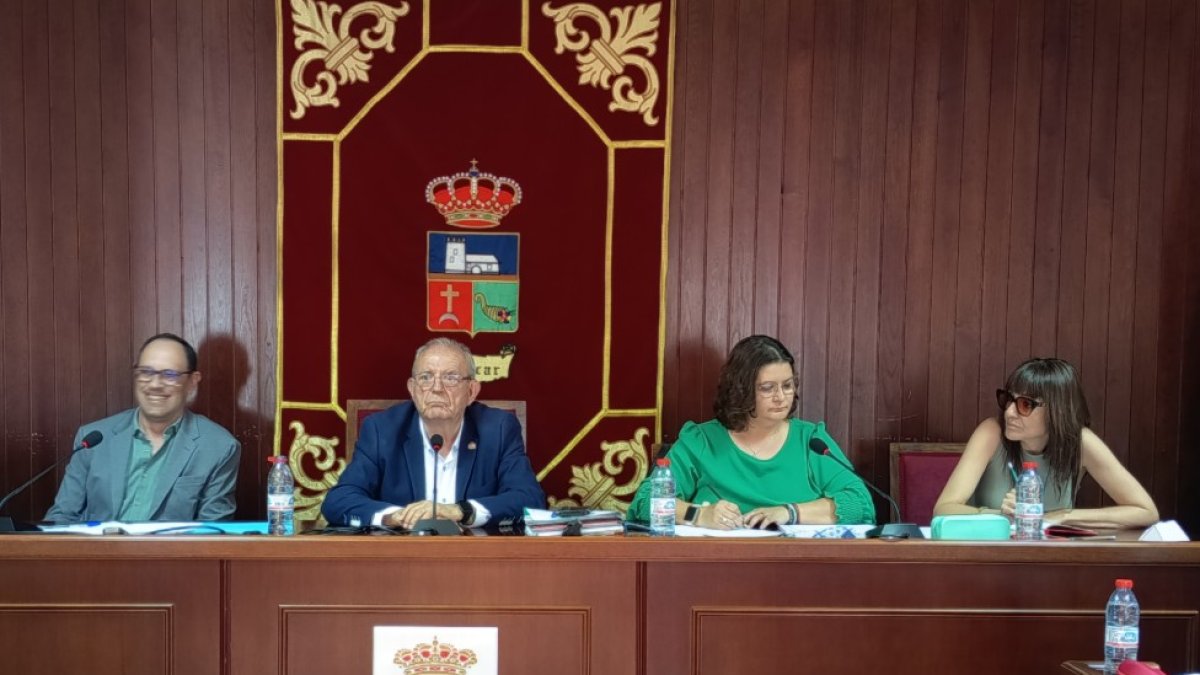Pleno en Vícar.