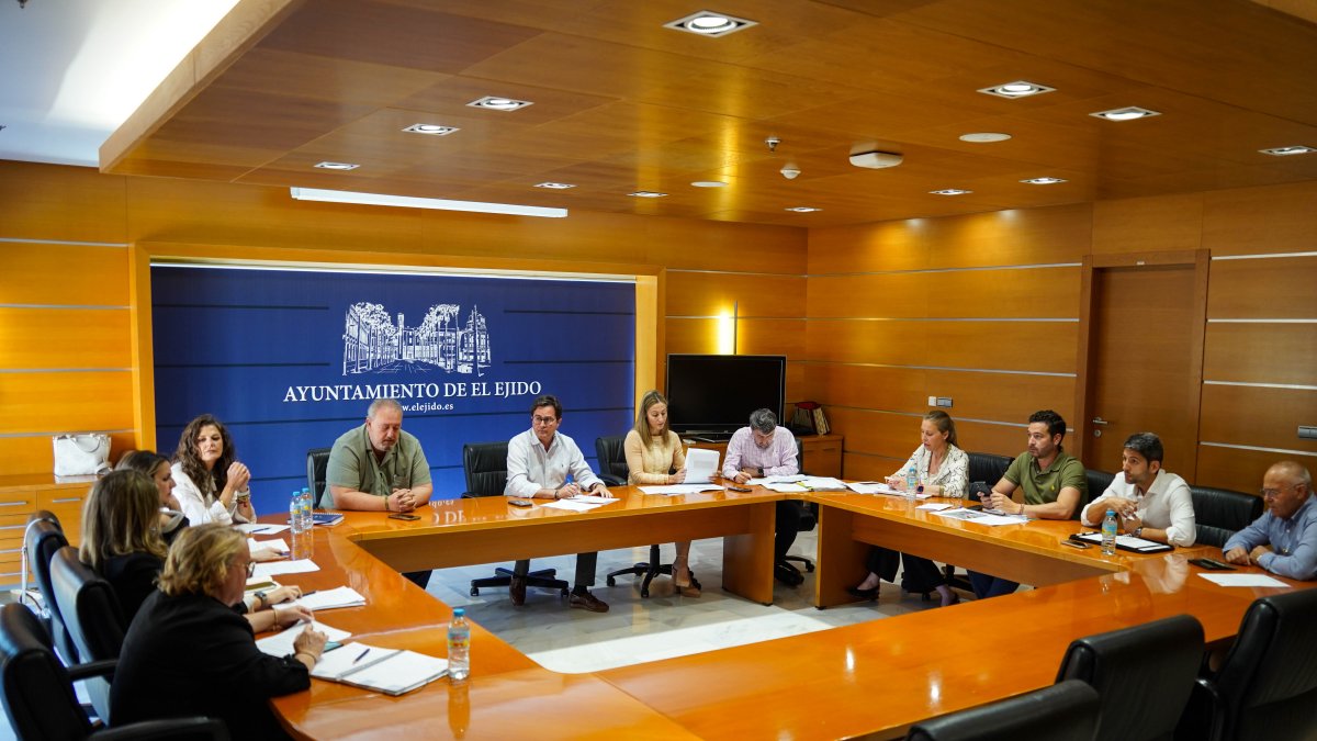 Junta de Gobierno en El Ejido.