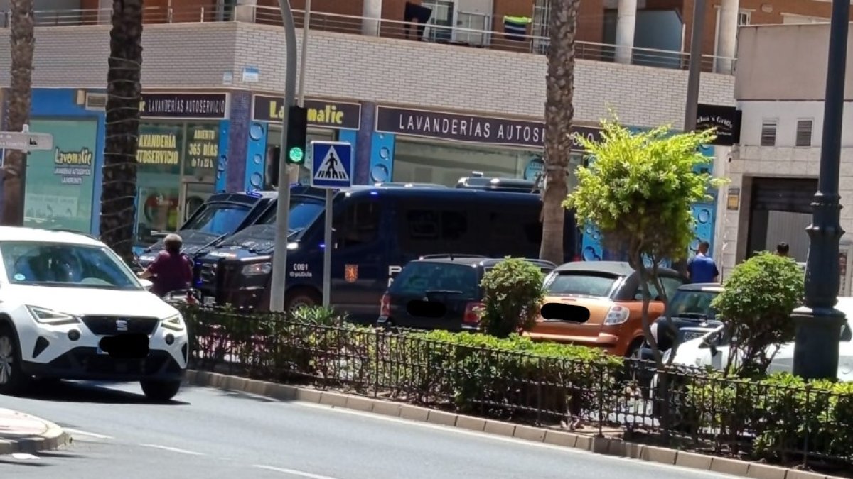 Imagen de una furgoneta de la UIP en Roquetas de Mar.