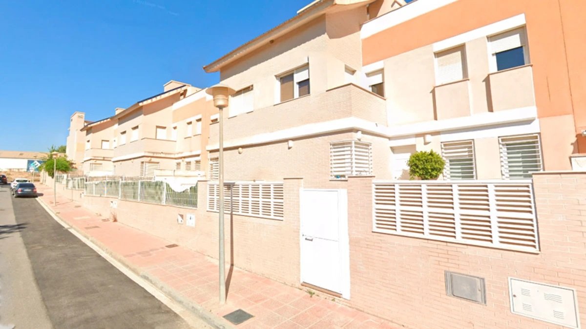 Chalet adosado en venta en Almería.