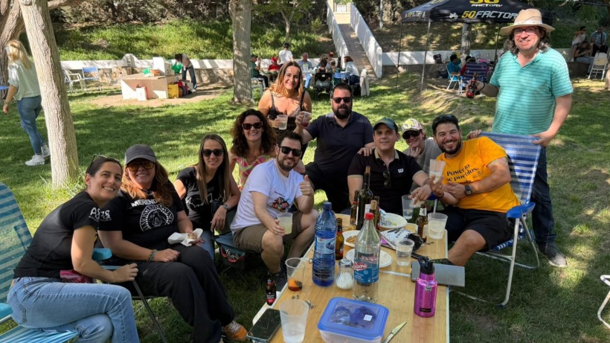 Ambiente espectacular en Montagón (Abla) para disfrutar como se merece de la 'Merendica', una fiesta centenaria.