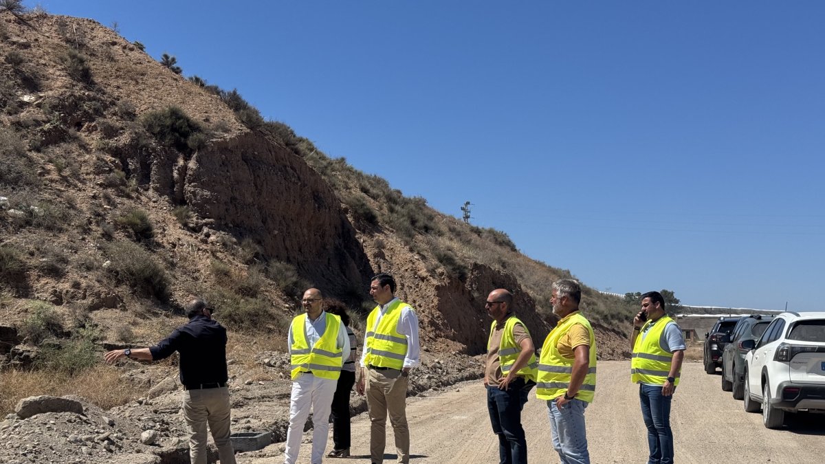 Visita a las obras de rehabilitación del viario vecinal de Barranquete.