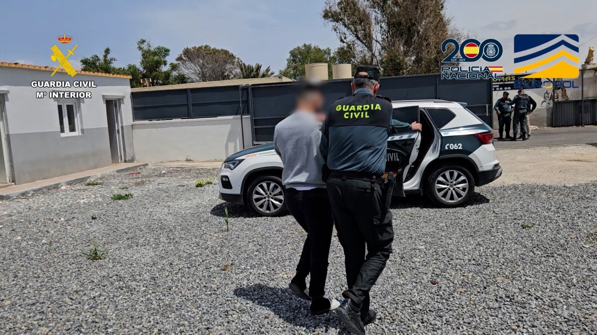 Nueve detenidos en Almería por favorecer a mafias de migración irregular y narctotráfico entre Argelia y España