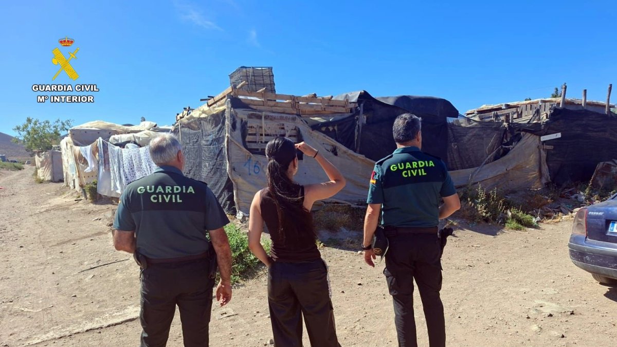Imagen de una alumna en prácticas en la Guardia Civil.