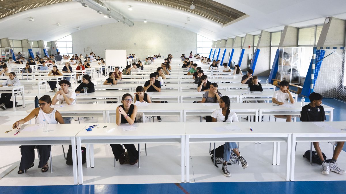 Alumnos durante el examen de selectividad en una imagen de archivo. 