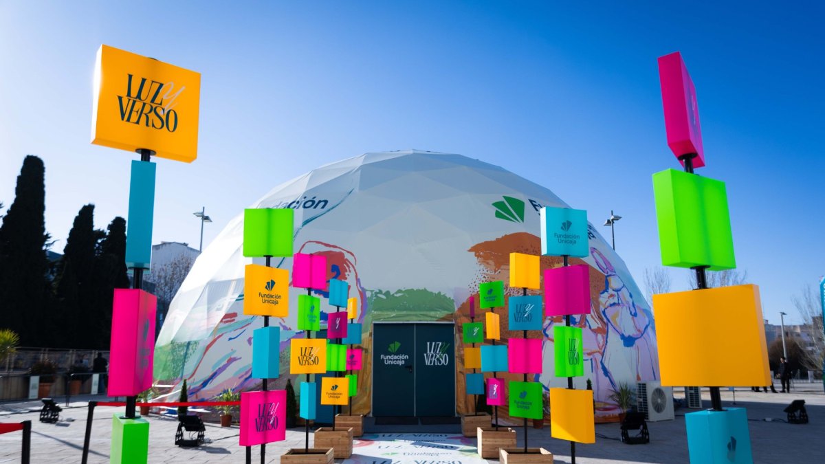 Una experiencia sensorial en un gran domo geodésico 360º