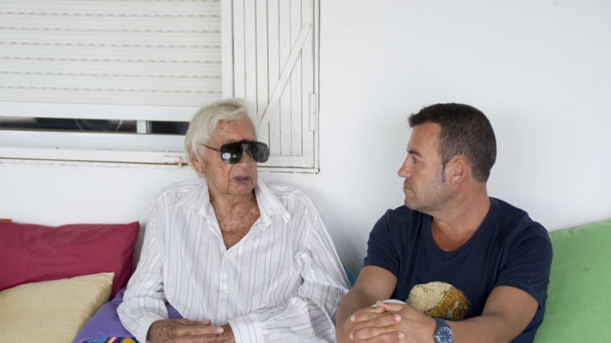 Salvador Hernández junto al artista Julio Le Parc en una imagen de archivo
