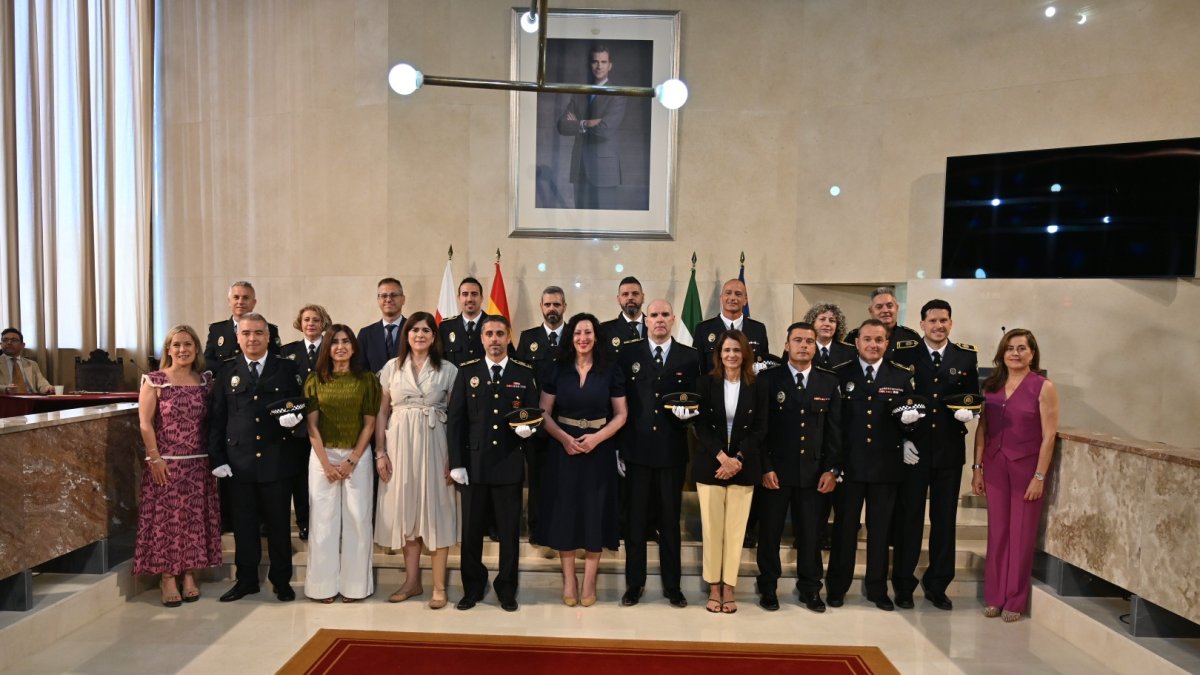 Foto en grupo tras la toma de posesión