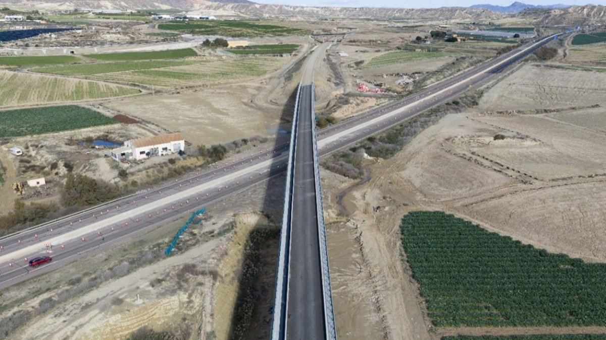 Plataforma ferroviaria de alta velocidad.