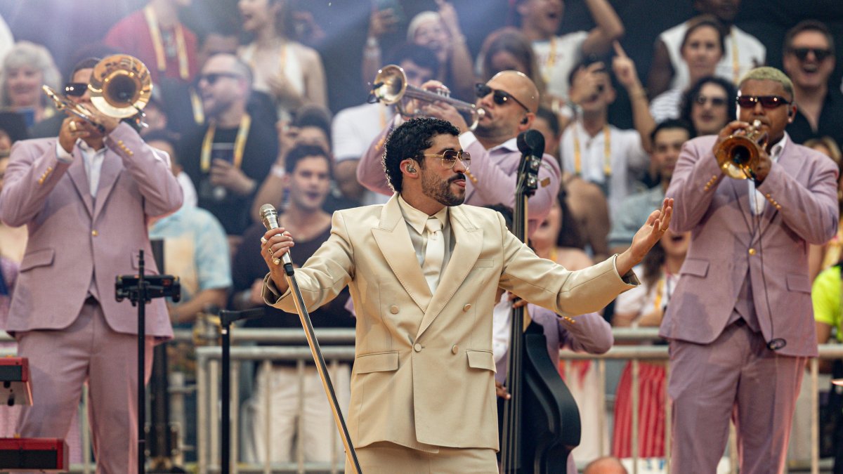 Foto de archivo de Bad Bunny durante un concierto, en el Riyadh Air Metropolitano.