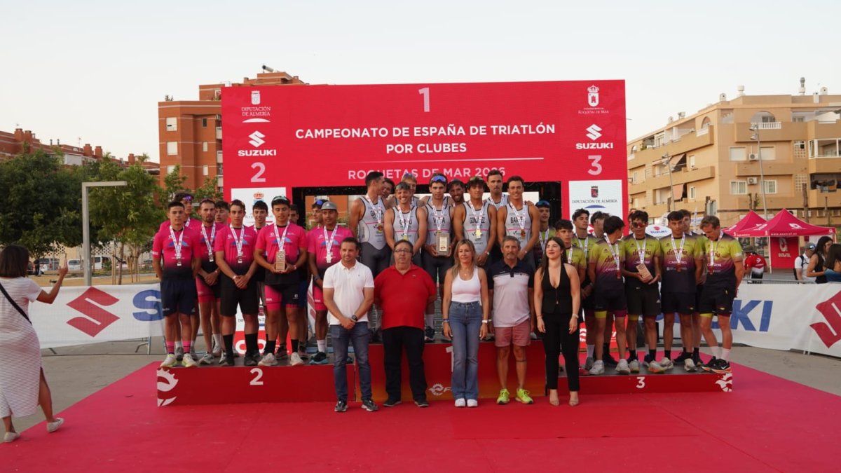 Entrega de medallas del triatlón masculino