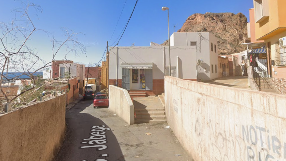 Calle Jábega, donde ocurrió el suceso la madrugada del sábado.