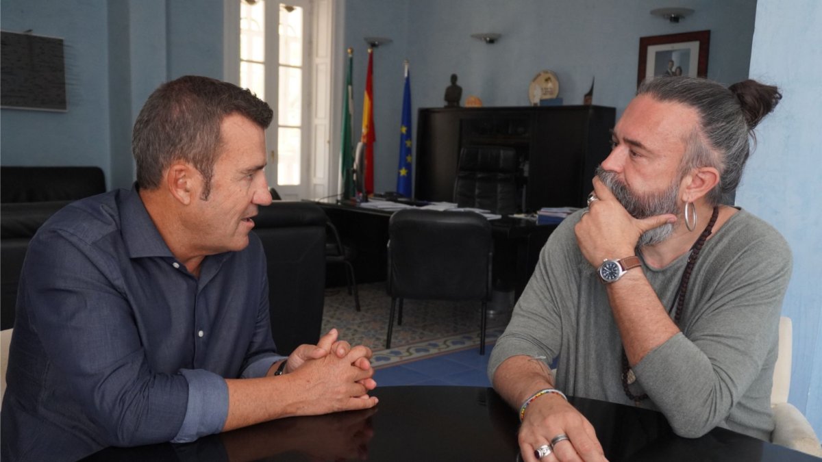 El alcalde junto con el que será el pregonero de este año, José Luis Jaén
