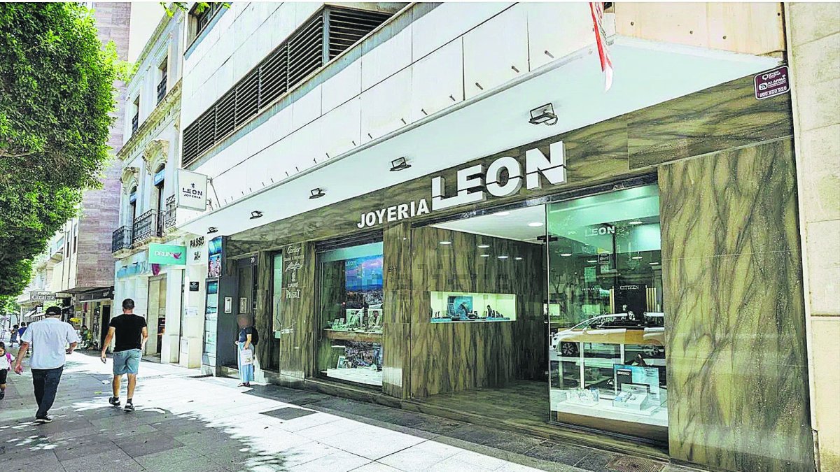 Local de Joyería León en el Paseo de Almería.