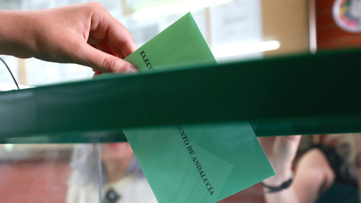 El voto en el exterior ha sido muy diferente al registrado en las urnas de los colegios andaluces.

Rocío Ruz / Europa Press
17/5/2026
