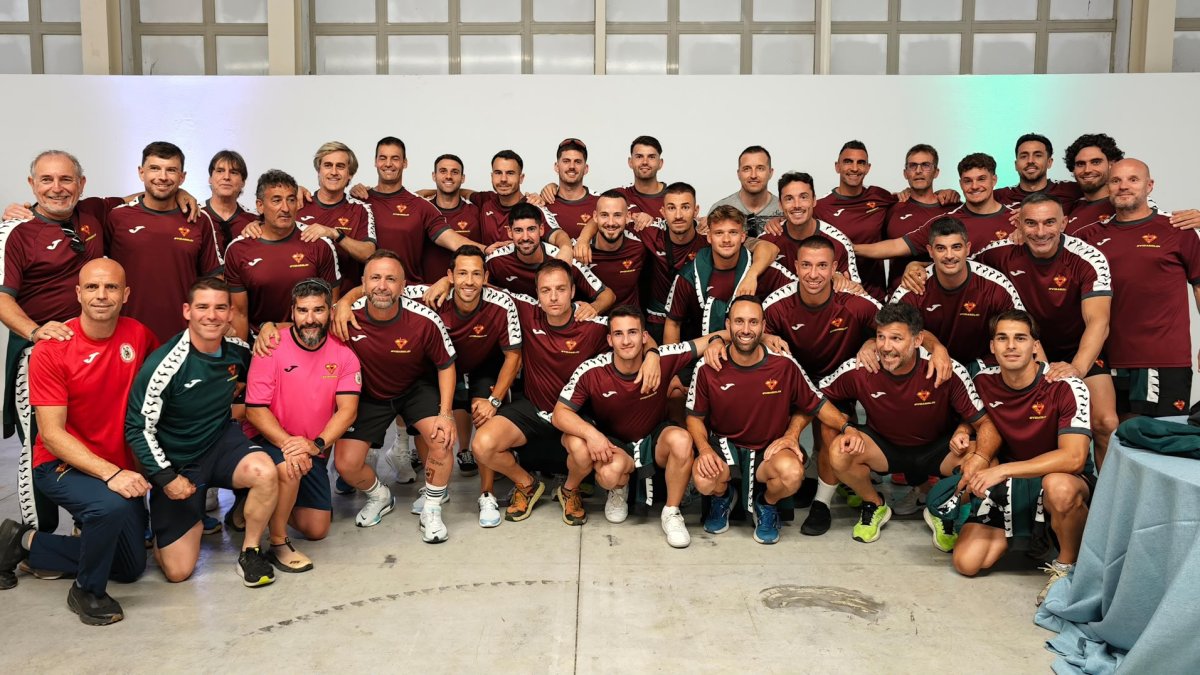 Los bomberos de Almería triunfan en el campeonato de España de fútbol.