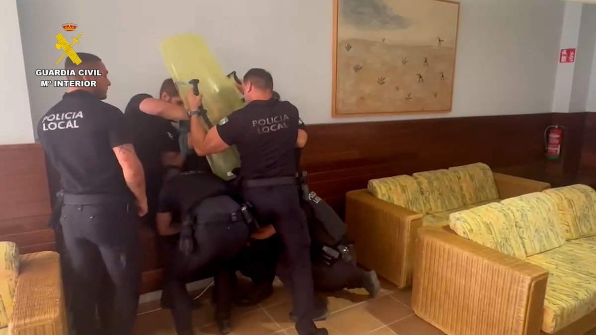 Imagen de las prácticas desarrolladas entre los dos cuerpos de seguridad