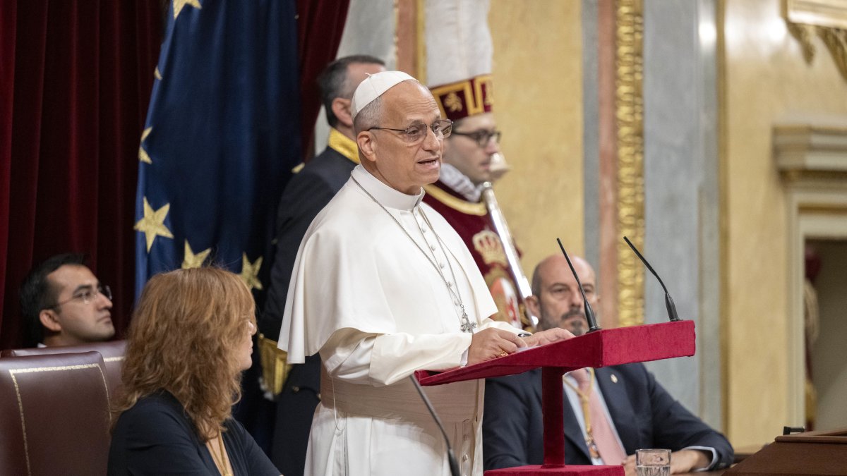 El Papa León XIV interviene durante su visita al Congreso de los Diputados